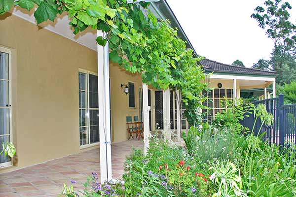 Front-Entrance-Ideas-for-Impressive-Street-Appeal