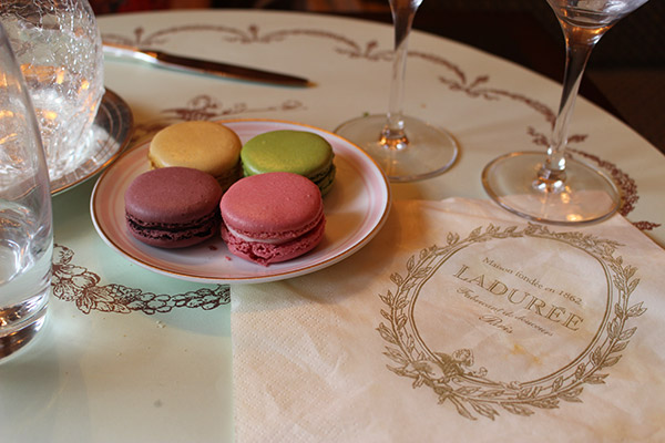 Alt="Afternoon tea Laduree Paris"